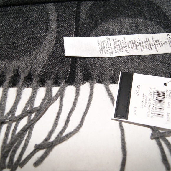 COACH SIGNATURE  C MUFFLER WOOL  SCARF - Picture 4 of 5